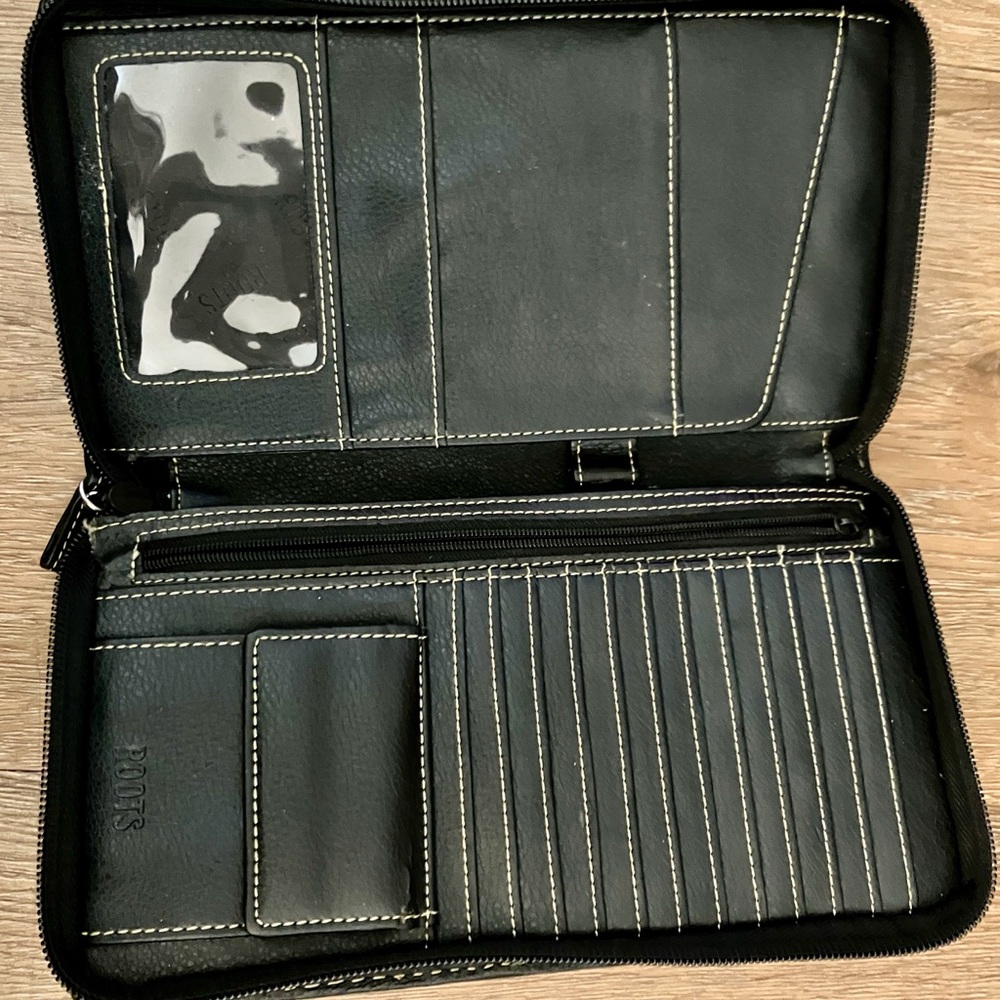 Roots Black Pebbled Leather Wallet with Contrast Stitching